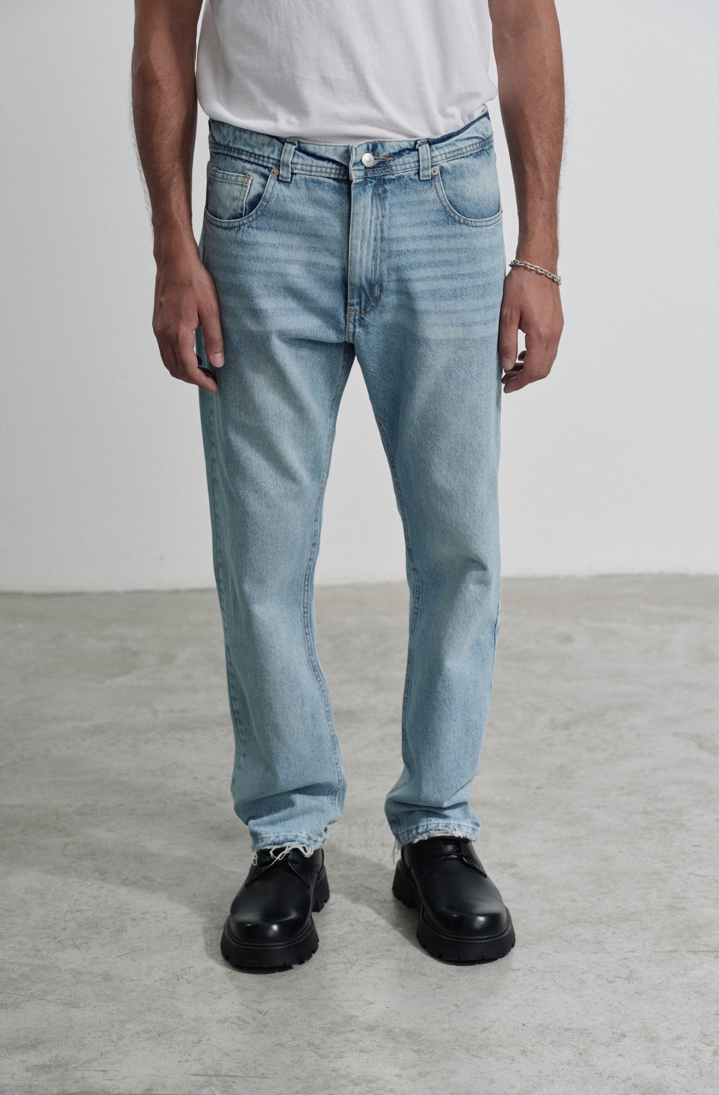 Jean straight Avenio Celeste