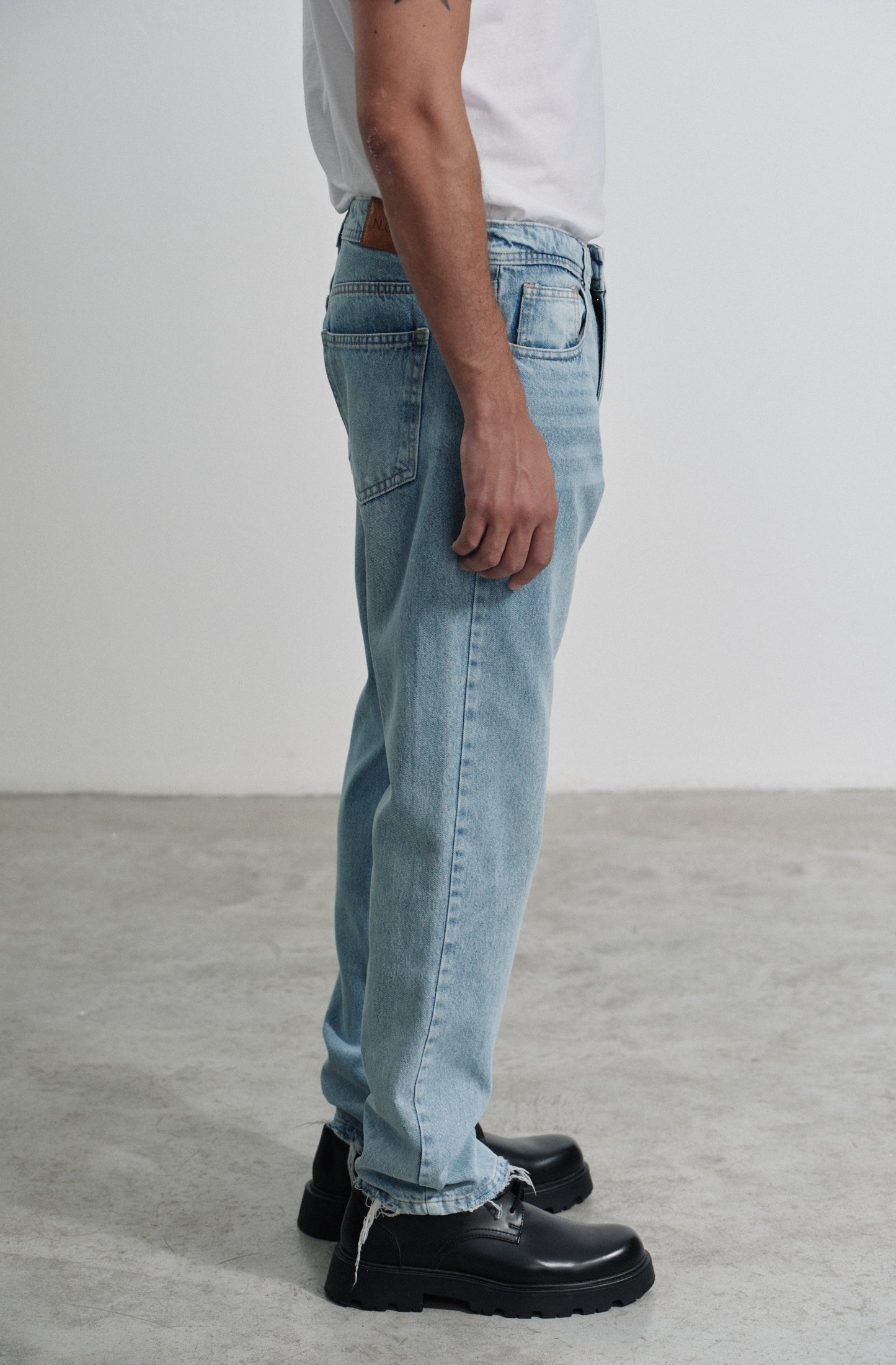 Jean straight Avenio Celeste