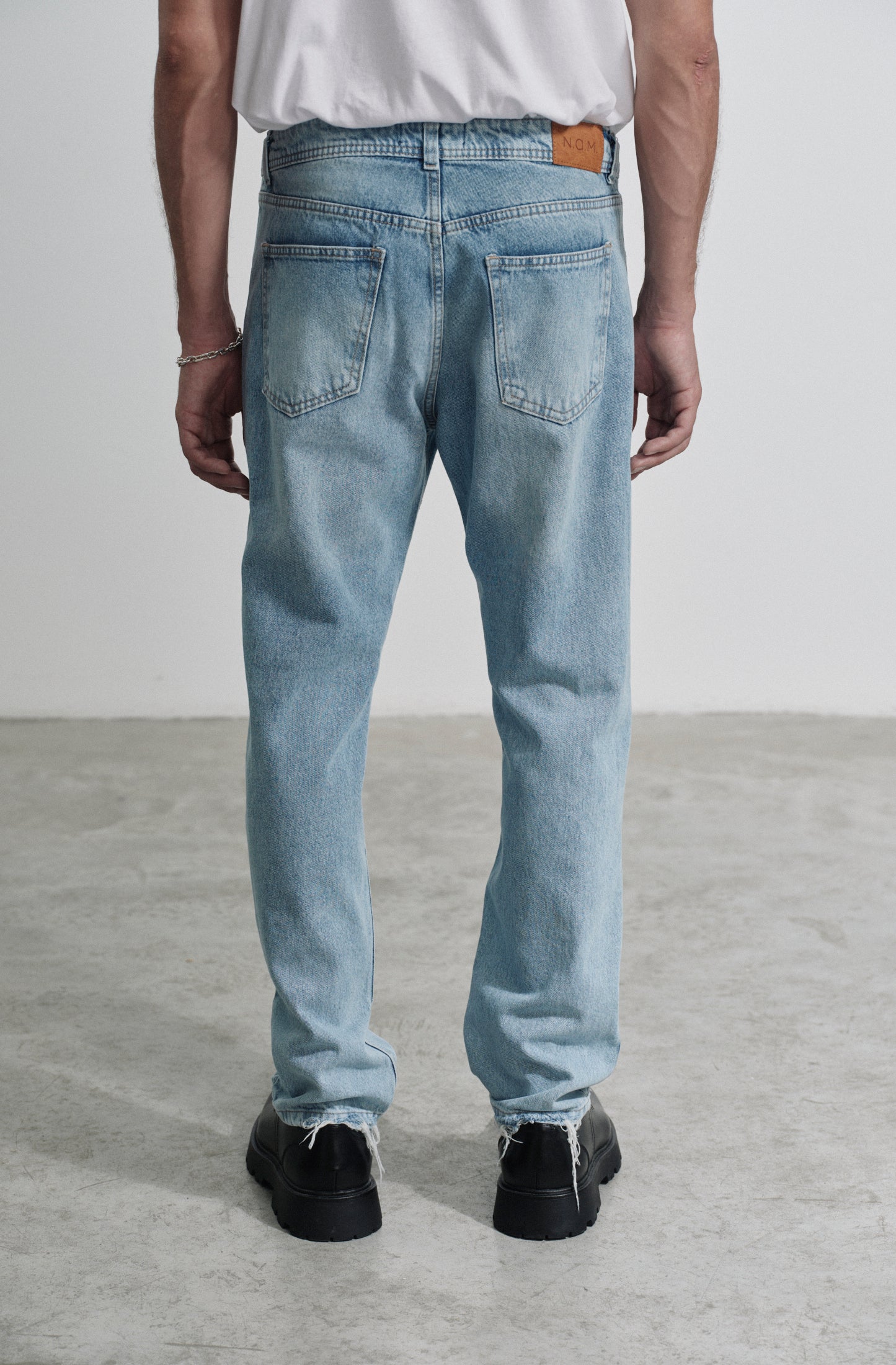 Jean straight Avenio Celeste