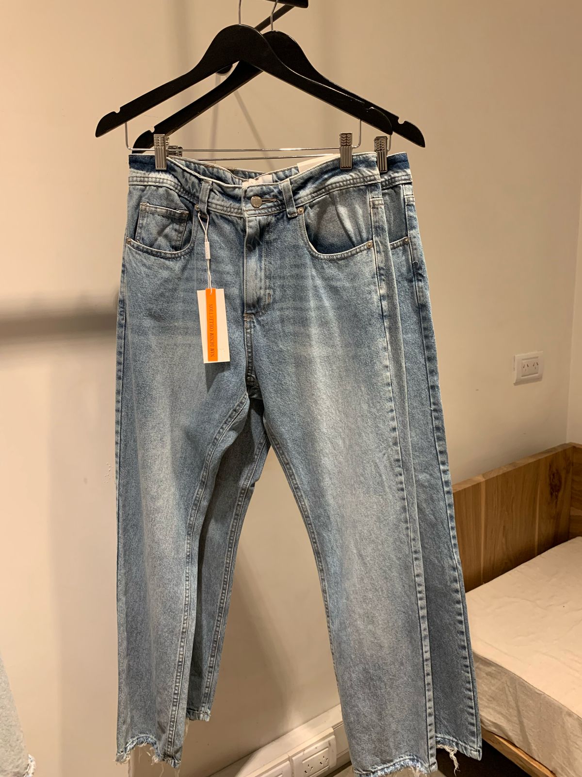 Jean straight Avenio Celeste