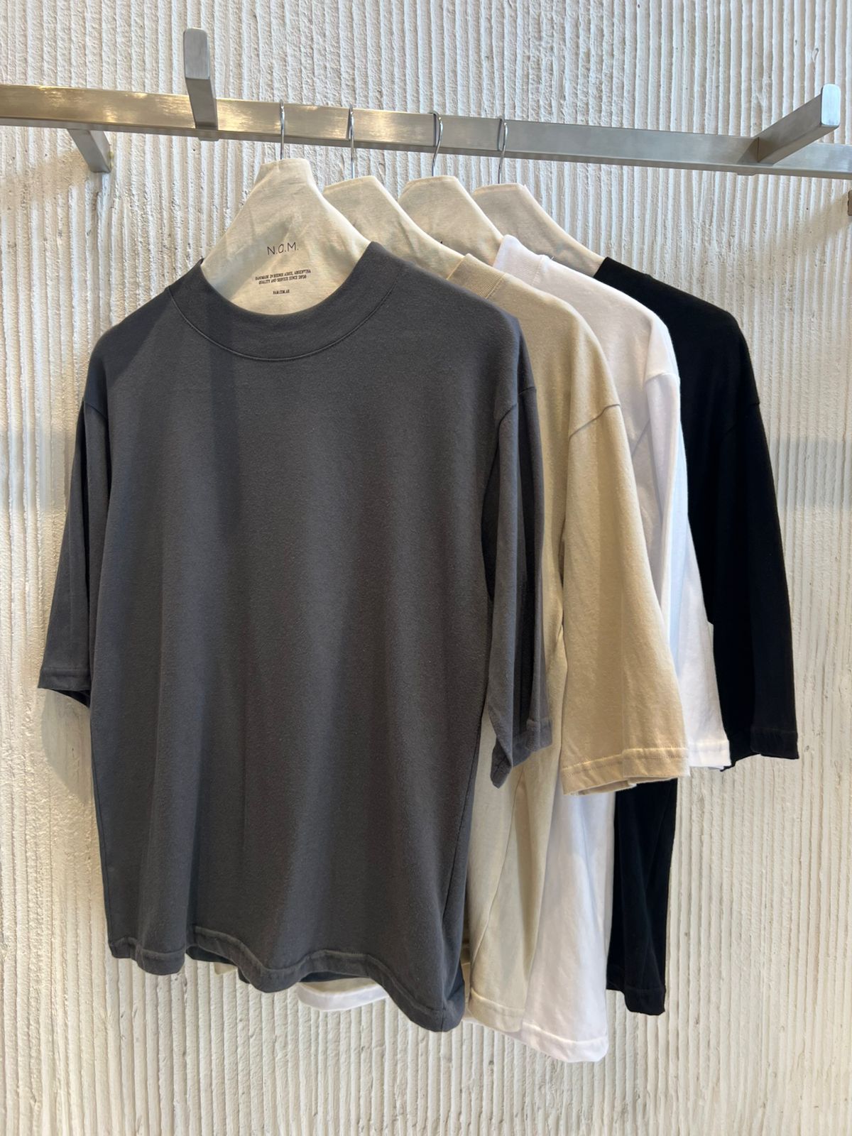 Remera cuello alto Biel