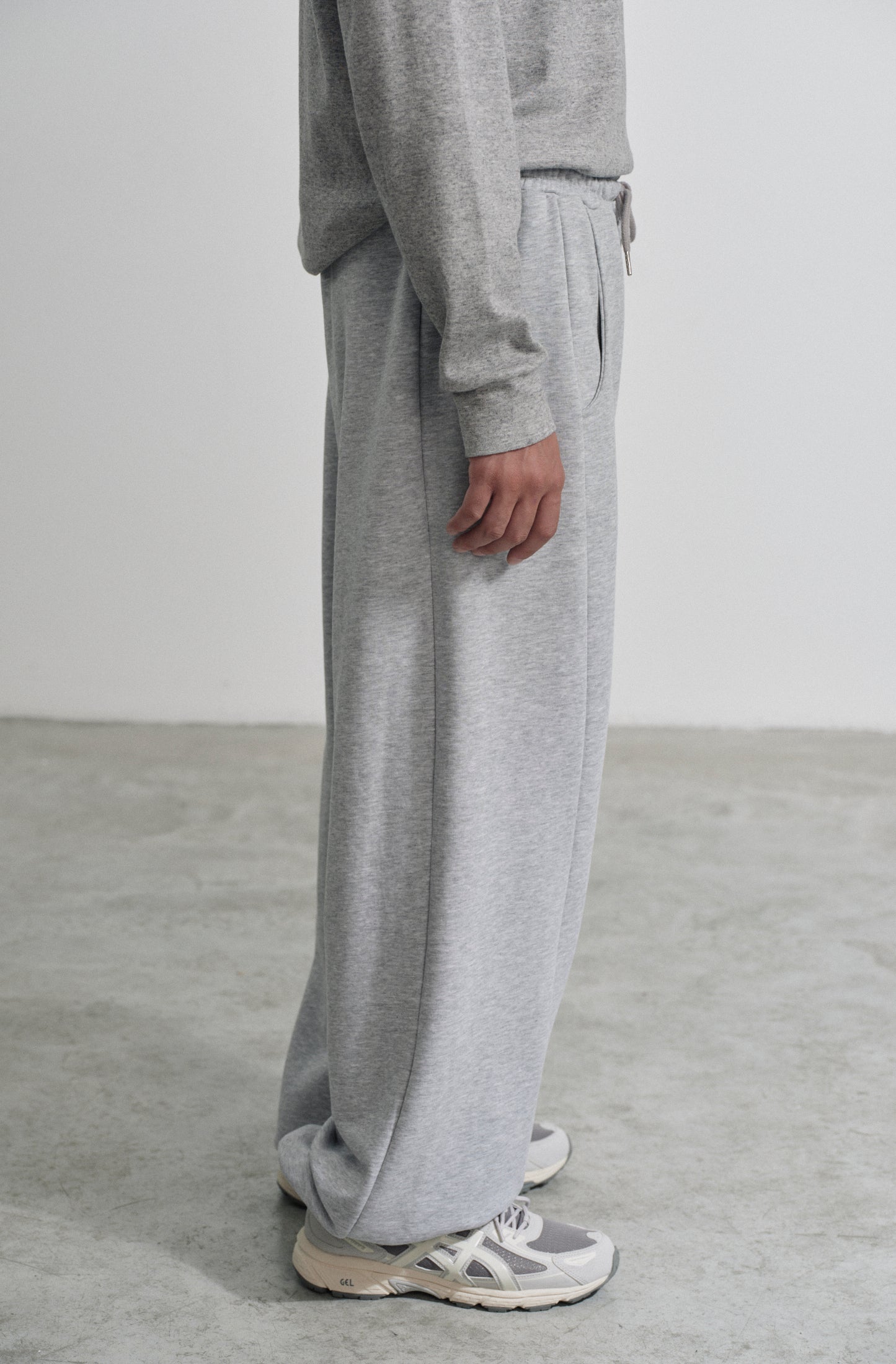 Jogger con recortes Riga