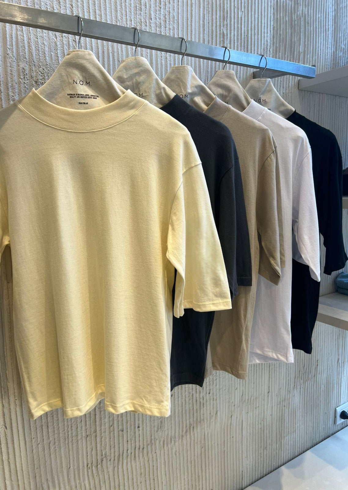 Remera cuello alto Biel
