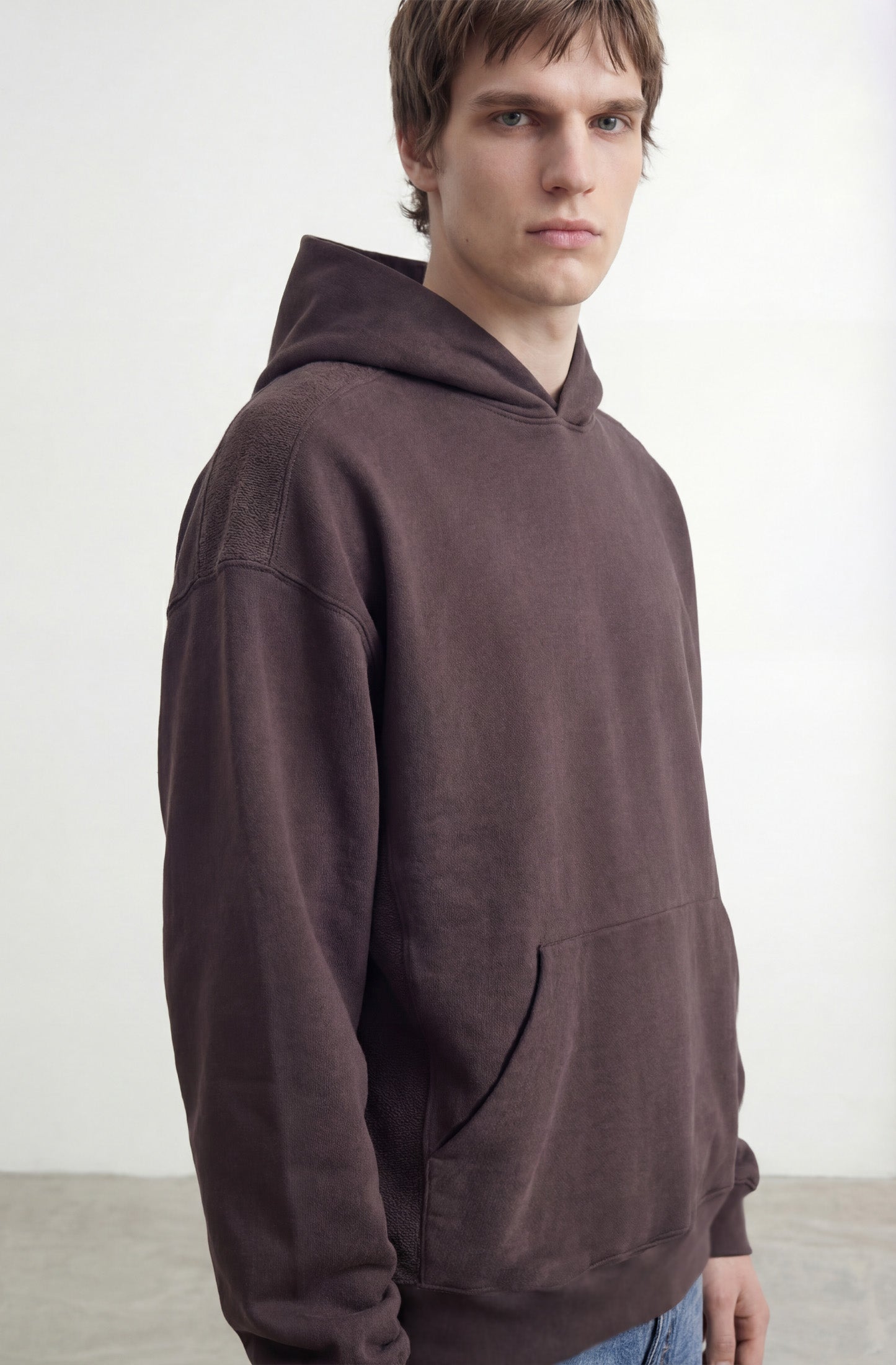 Hoodie Canguro Con Recortes Riga