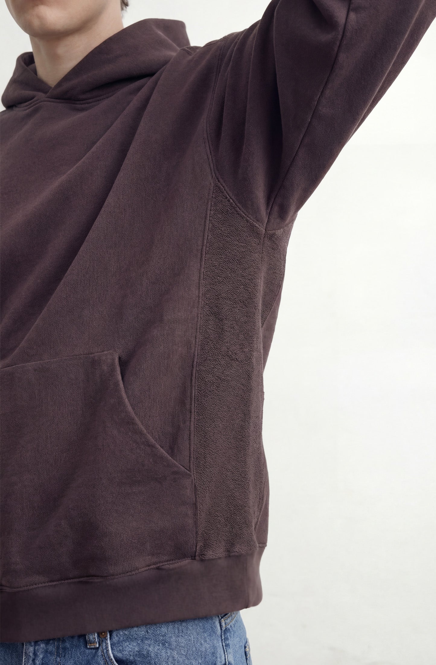 Hoodie Canguro Con Recortes Riga