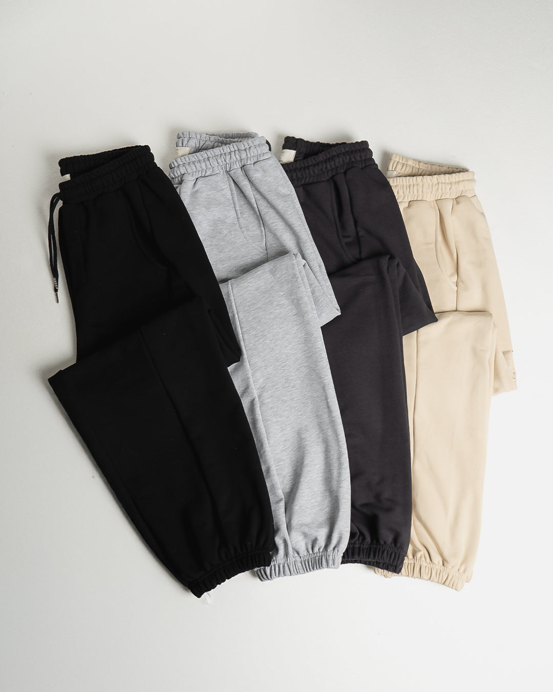 Jogger con recortes Riga