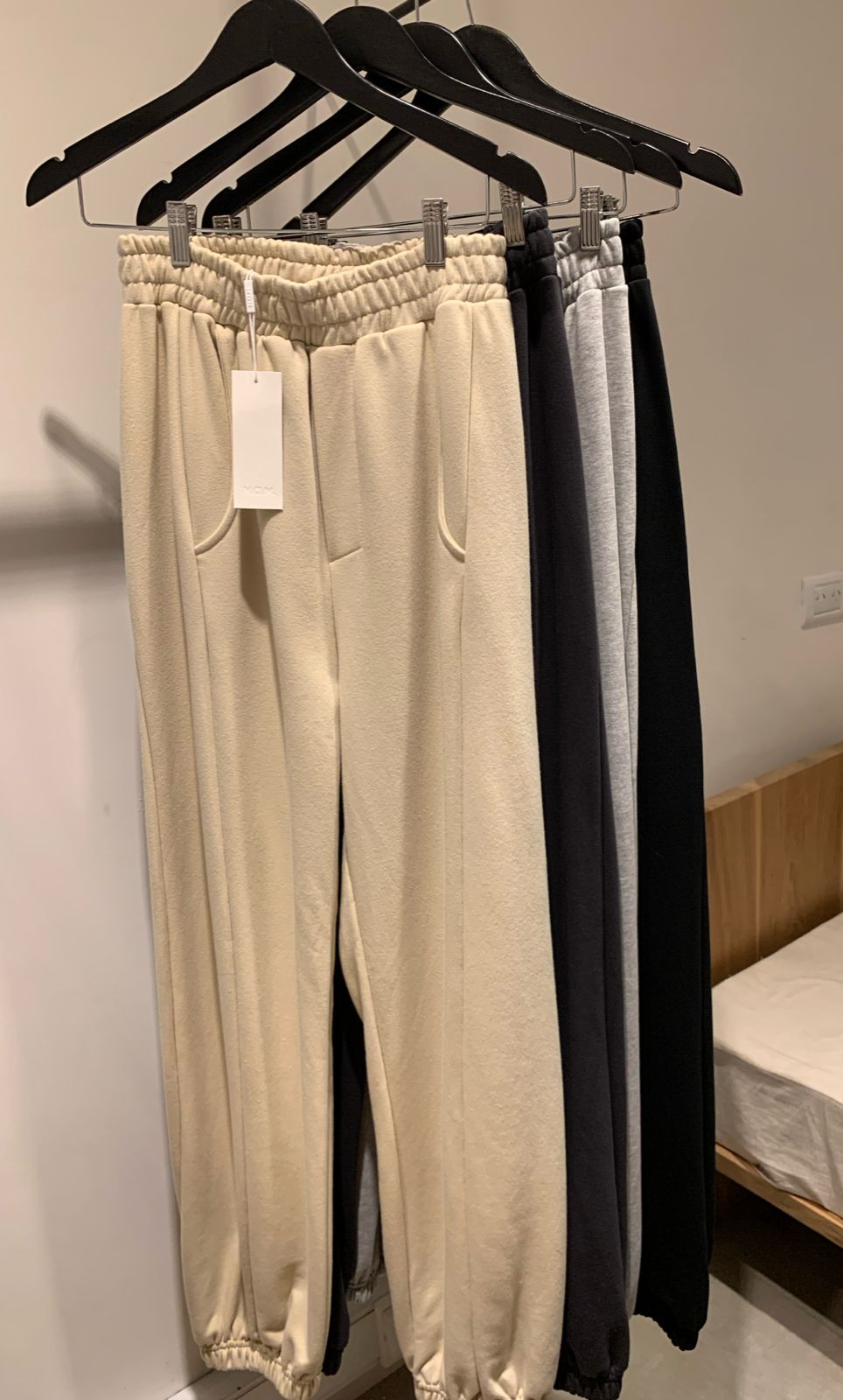 Jogger con recortes Riga