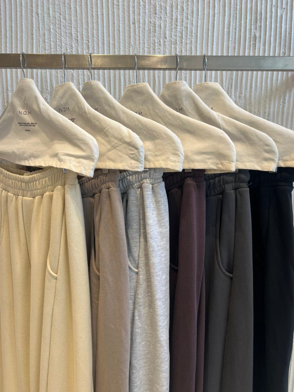 Jogger con recortes Riga